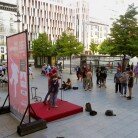 Actuaciones con la “Air Guitar” en la plaza de España de Zaragoza